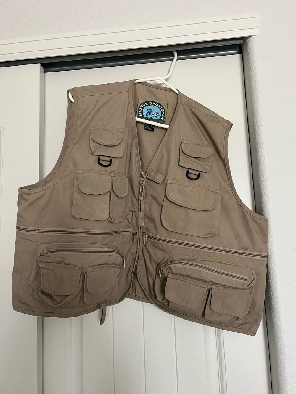 Master Sportsman Men’s XL Tan Fishing Vest with Multiple Pockets